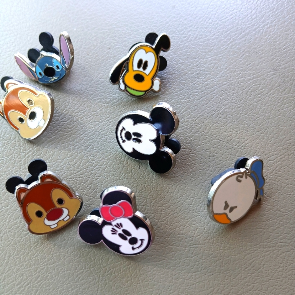 Disney Trading Pin Set.  FF#356